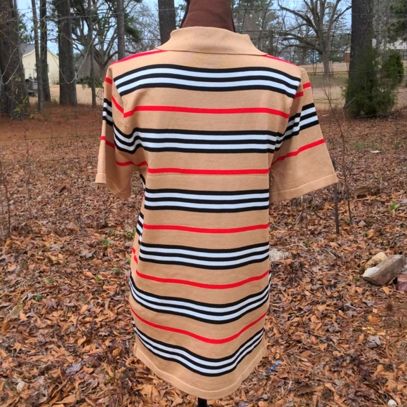 Faux-Burberry Print Tan/Black/Red Open Collar ¼-Button Short Sleeve Sweater No T - Picture 6 of 10